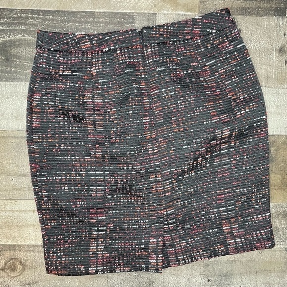 LOFT Tweet Skirt is 4P - Picture 3 of 9